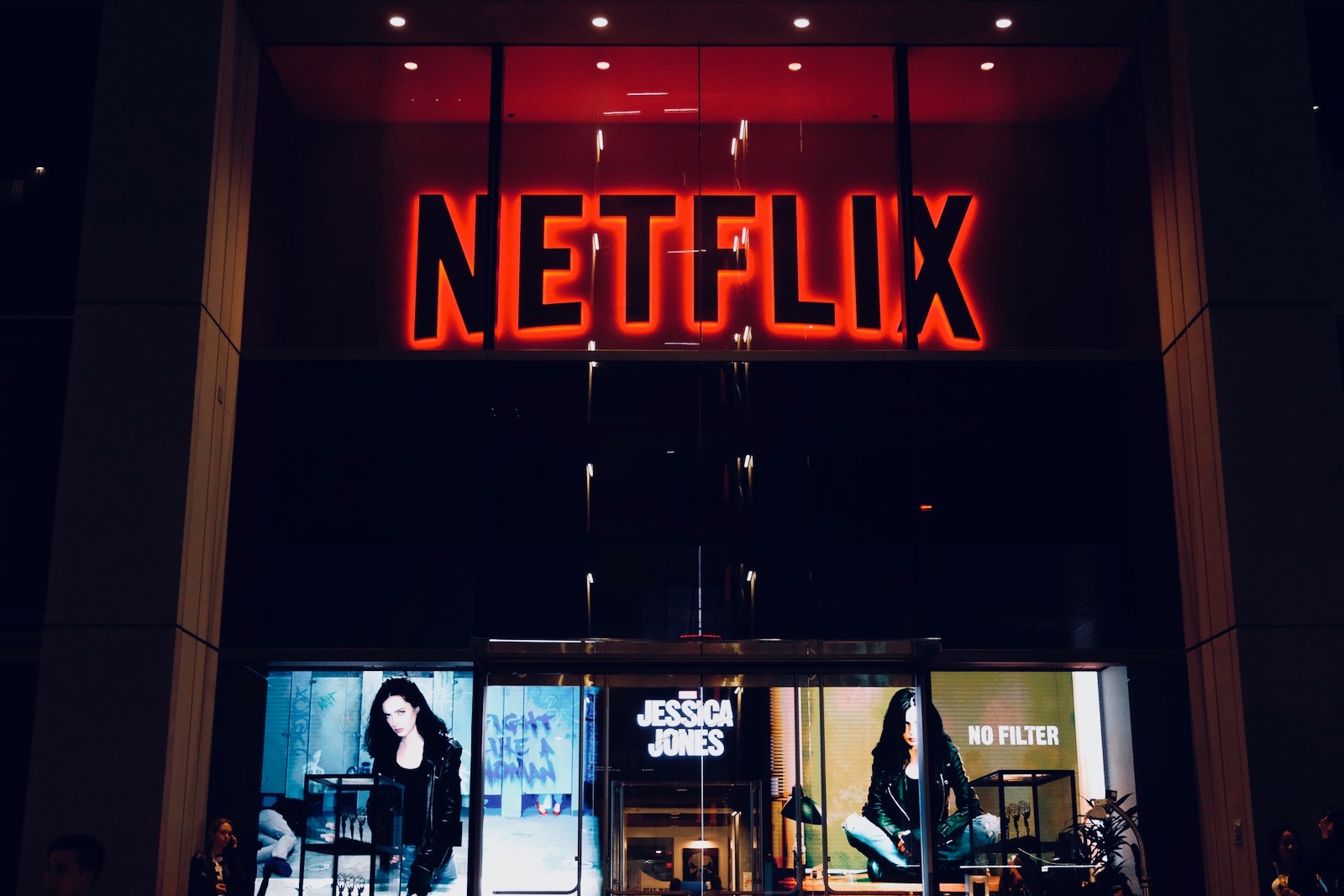 Netflix Poleaxed After Earnings Intermission